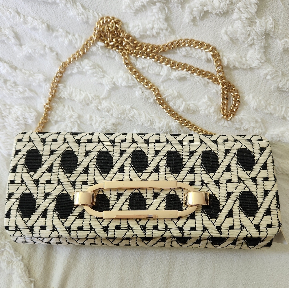 NWT Sindra Robert's Convertible Weave Pattern Clutch. Beautiful with chain strap